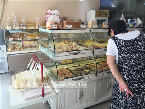 深圳金麥坊蛋糕店立式保鮮柜工程案例,保鮮柜展示柜,冒菜保鮮柜,保鮮柜圖片,鮮花鮮肉保鮮柜,保鮮柜尺寸,鮮花保鮮冷柜,小型保鮮展示柜,小型保鮮柜,家用保鮮柜,二手保鮮柜市場(chǎng),食品保鮮柜,星星保鮮柜,食品保鮮展示柜,麻辣燙保鮮柜價(jià)格,鮮花保鮮柜多少錢(qián)一臺(tái),食物保鮮柜,超市生鮮保鮮柜,三開(kāi)門(mén)保鮮柜,蔬菜保鮮柜圖片